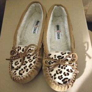 Leopard Minnetonka cally slipper